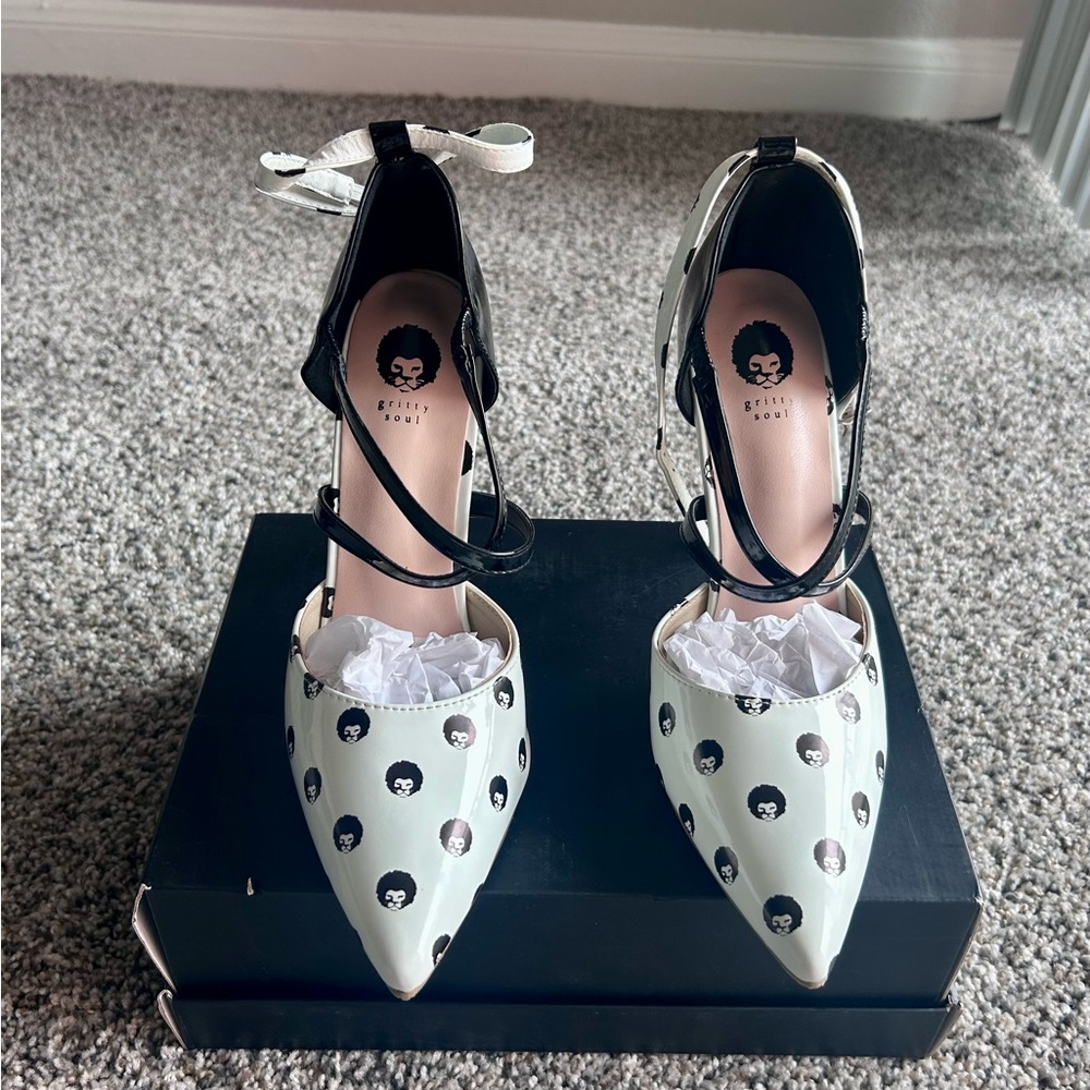 🖤🤍Ivory & Black Ankle-Strap Pointed Pumps